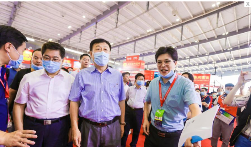 領(lǐng)導(dǎo)參觀展臺